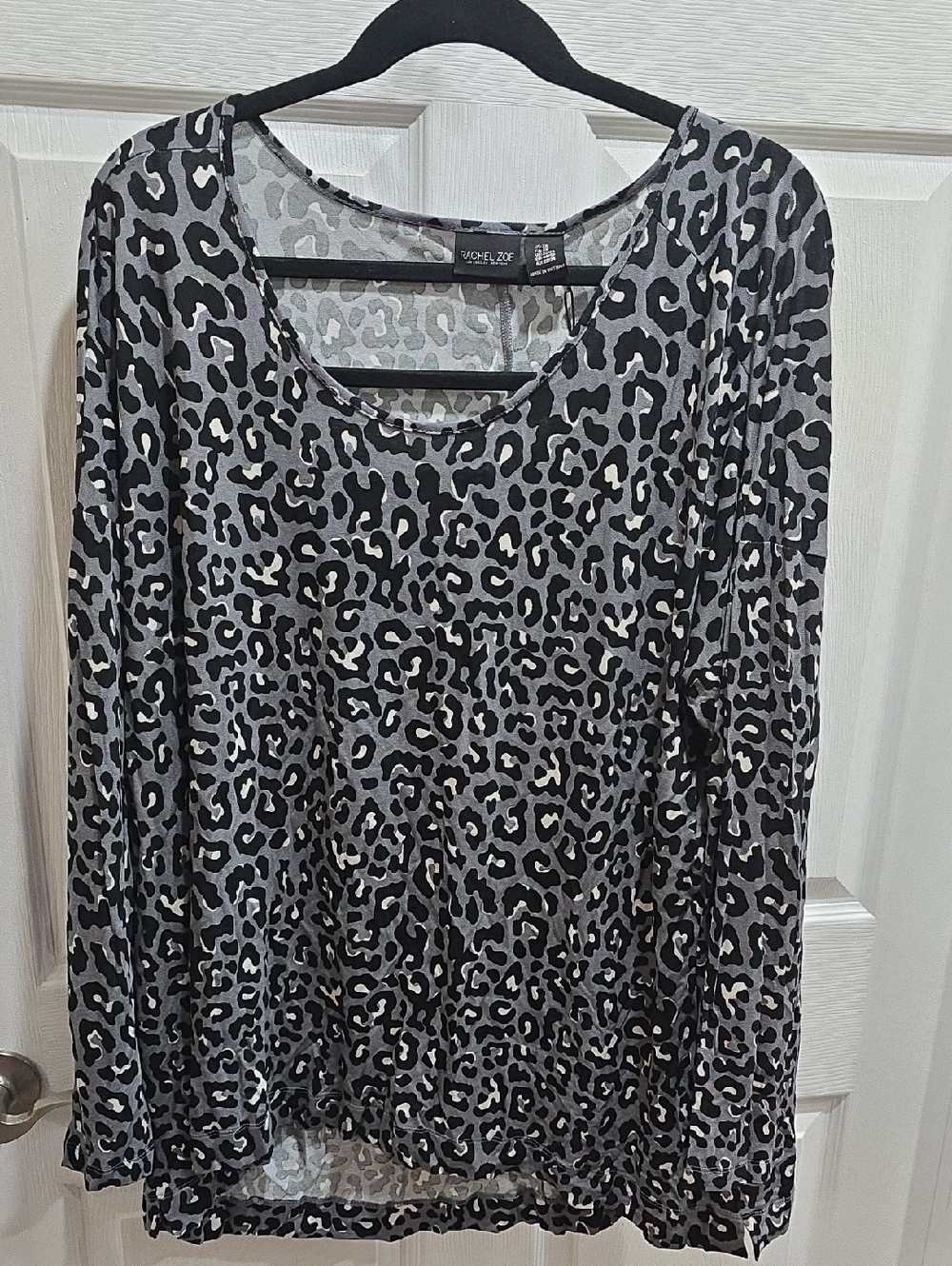 Violet & Claire Gray and Black Leopard-Print Long Sleeve Tee